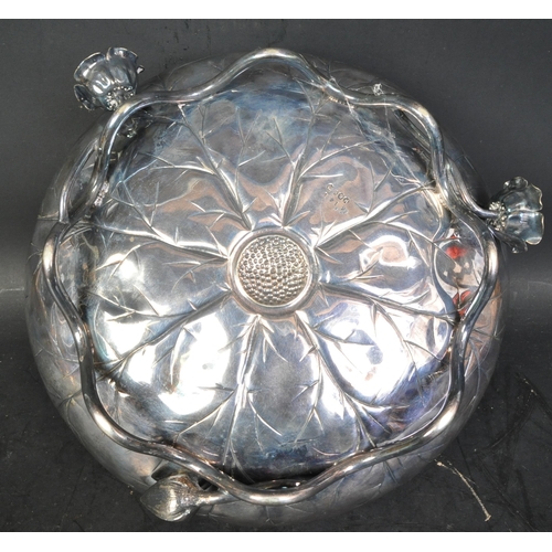 225 - A 19th century Huskin & Heath silver plated Art Nouveau centrepiece bowl. The bowl having engraved l... 