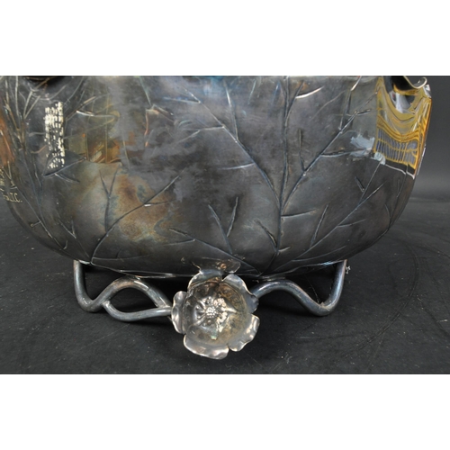 225 - A 19th century Huskin & Heath silver plated Art Nouveau centrepiece bowl. The bowl having engraved l... 