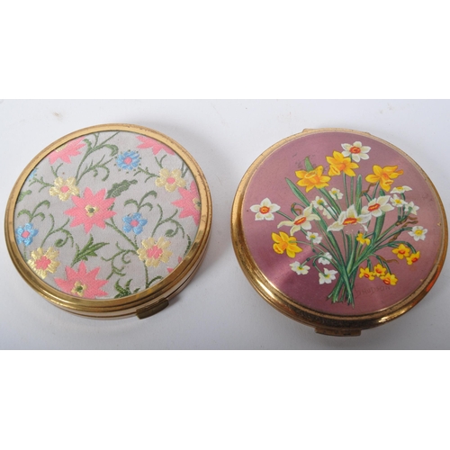 231 - A collection of seven vintage 20th Century make up compact cases. Comprising of Stratton, England, A... 