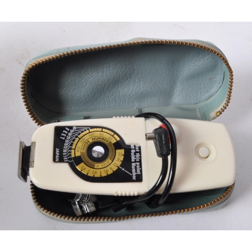 249 - A collection of vintage 20th century cameras and related equipment to include a Praktica BCA, Pentag... 