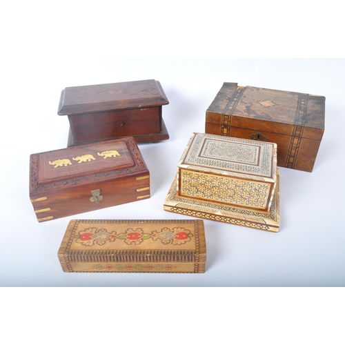 256 - An assortment of vintage 20th century wooden inlaid jewellery carillon / cigarettes boxes. The lot t... 