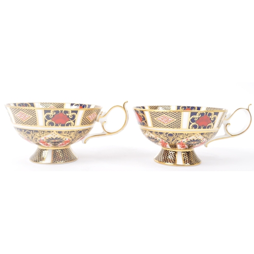 28 - A pair of contemporary 2008 Royal Crown Derby china Elizabeth tea cups in the Old Imari pattern. Bot... 