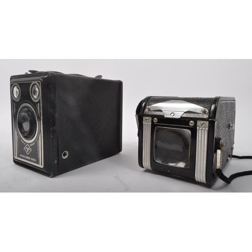 336 - An assortment of retro vintage 20th century photographic cameras & equipment. The lot to include two... 