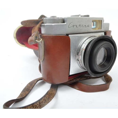 354 - An assortment of retro vintage 20th century photographic cameras. The lot to include a Kodak Colorsn... 