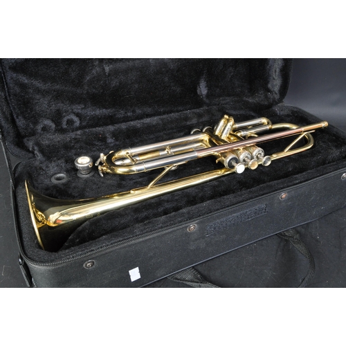 401 - John Packer 151 - A vintage 20th Century brass musical trumpet instrument, with mouthpiece. With bla... 