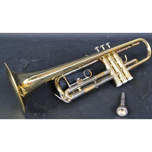 401 - John Packer 151 - A vintage 20th Century brass musical trumpet instrument, with mouthpiece. With bla... 