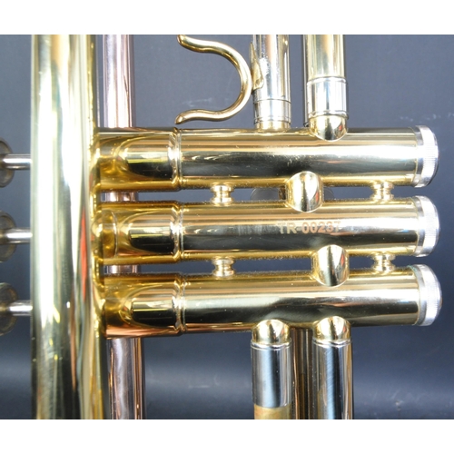 401 - John Packer 151 - A vintage 20th Century brass musical trumpet instrument, with mouthpiece. With bla... 