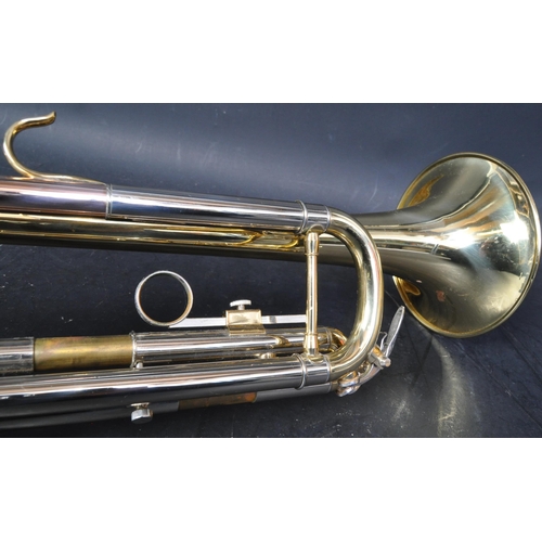 401 - John Packer 151 - A vintage 20th Century brass musical trumpet instrument, with mouthpiece. With bla... 