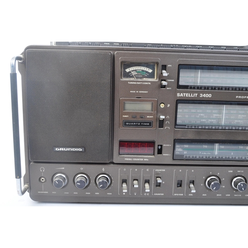 410 - GRUNDIG - A Grundig Satellit 3400 Professional Radio FM SW MW LW. FTZ - NR U 101, FTZ C 46060.