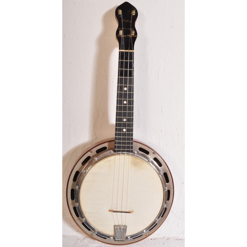 425 - Ludwig Professional - A vintage Ludwig professional Banjolele with nylon strings, faux  mother of pe... 