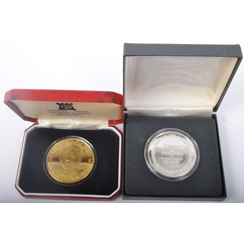 447 - A collection of United Kingdom commemorative coins & medals. The lot to include an assortment of 193... 