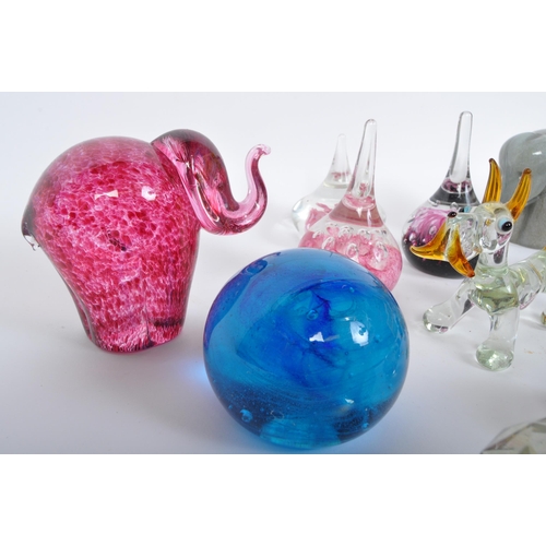 45 - An assortment of vintage 20th century glass paperweights and ornaments to include two Wedgwood glass... 