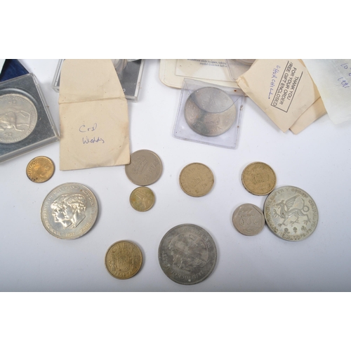 460 - A large collection of 20th century & later commemorative crowns, medals & various coins. The lot to ... 