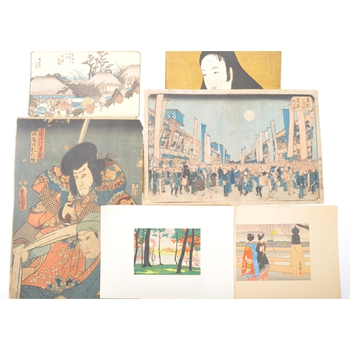 460a - A series of late 19th century and 20th century Japanese prints to include landscapes as well as figu... 