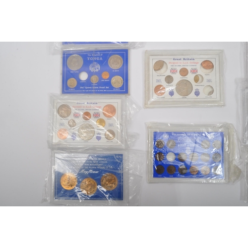 465A - A large collection of vintage 20h century commemorative coins sets. The lot to include two 1970 coin... 