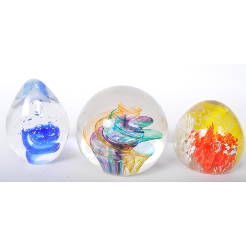 47 - An assortment of vintage 20th century glass paperweights to include Venetian Murano Millefiori paper... 