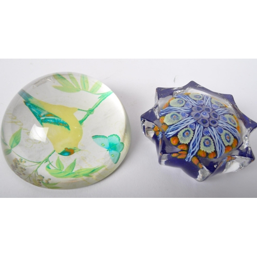 47 - An assortment of vintage 20th century glass paperweights to include Venetian Murano Millefiori paper... 