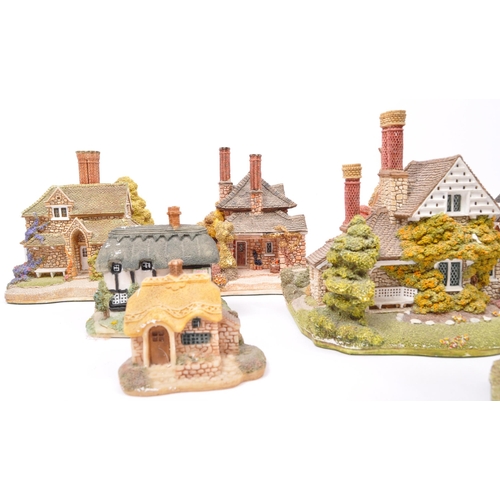 48 - Lilliput Lane - A collection of vintage 20th century boxed and unboxed Lilliput Lane cottage figures... 