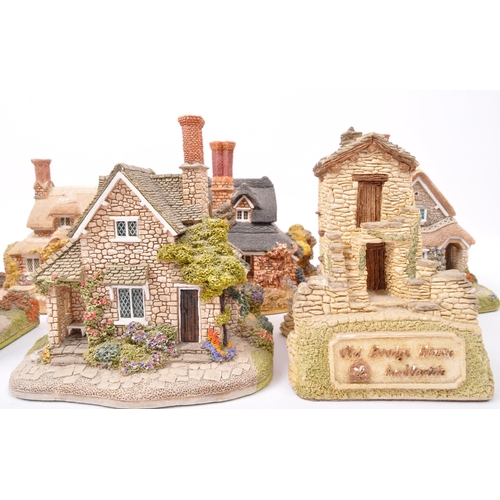 48 - Lilliput Lane - A collection of vintage 20th century boxed and unboxed Lilliput Lane cottage figures... 