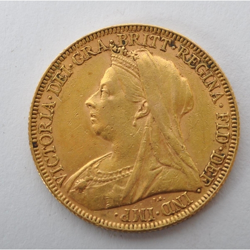 490 - A 19th century Victorian 22ct Gold sovereign coin dated 1894. Weighs 7.98 grams.