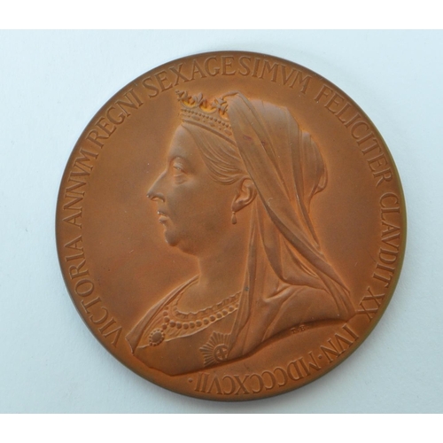 512 - Queen Victorian - 1837 - 1897. 60th anniversary year case in medalette.