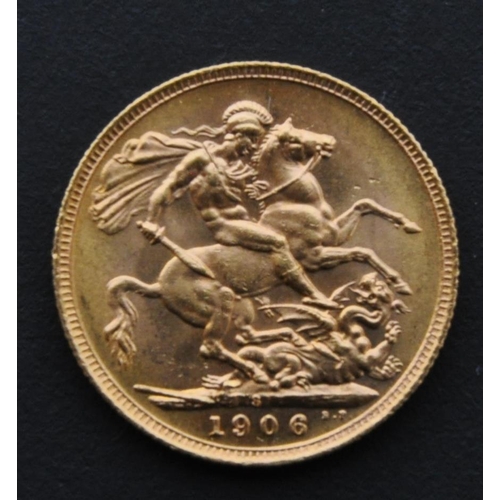 520 - UNITED KINGDOM. Edward VII (1841-1910). Gold Sovereign, 1906. St. George; small B. P. Right profile,... 