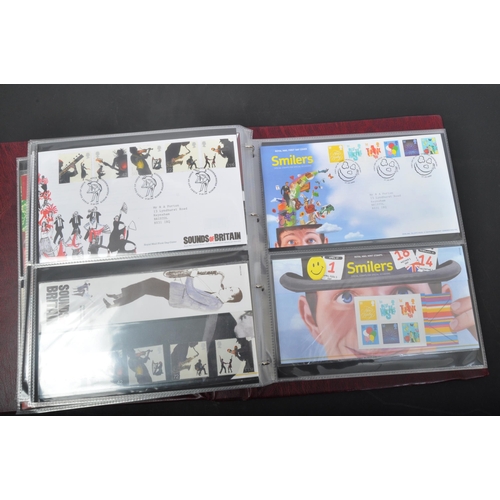 522 - An extensive 2004 to 2007 presentation packs & first day cover stamps album. The collection comprisi... 