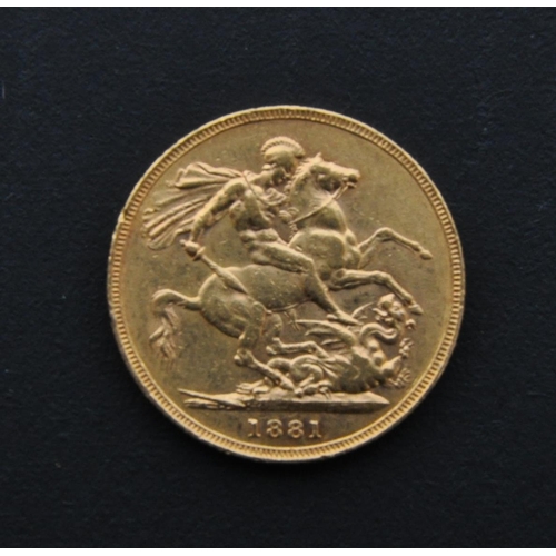 539 - AUSTRALIA. Victoria, 1837-1901. 22ct Gold sovereign, 1881. Melbourne. St George; Complete. Young hea... 