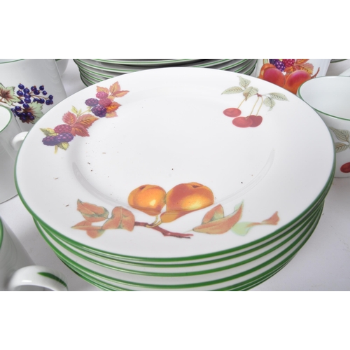 58 - Royal Worcester - Evesham - A collection of vintage 20th century Royal Worcester Evesham bone china ... 