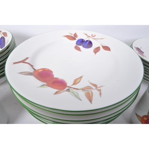 58 - Royal Worcester - Evesham - A collection of vintage 20th century Royal Worcester Evesham bone china ... 