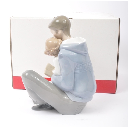 62 - Nao - 02001669 ‘Read Me A Story’ - an original Nao hand crafted porcelain statue / figurine. Made in... 