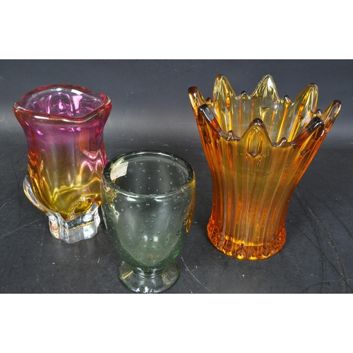 66 - A collection of vintage retro mid 20th century glass to include a Whitefriars sea green vase with bu... 