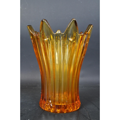 66 - A collection of vintage retro mid 20th century glass to include a Whitefriars sea green vase with bu... 