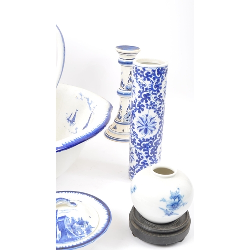 7a - Collection of blue and white China to include Chinese Kangxi revival, Staffordshire blue and white, ... 