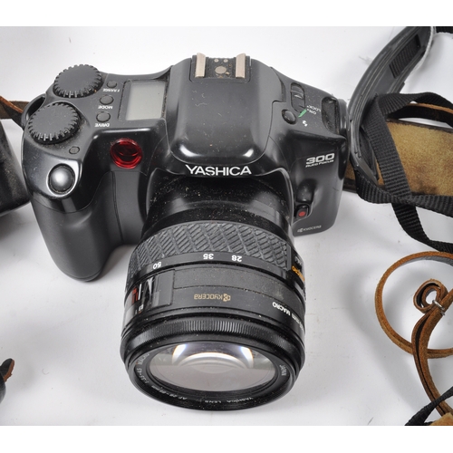 265 - A collection of vintage SLR 35mm film cameras. Models are: Minolta Dynax 9xi - Lens 28-90mm f.4-5.6 ... 