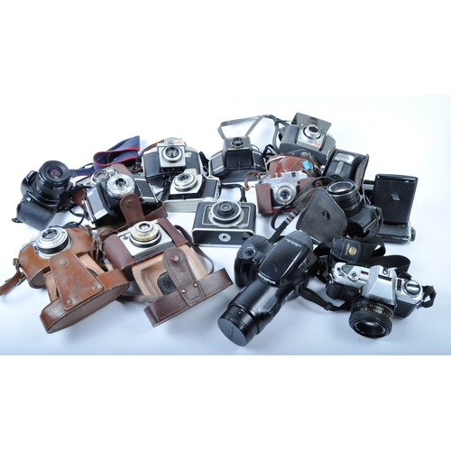 301 - A mixed collection of 15 x vintage cameras. Models are: Minolta X-300 - lens 50mm f1.7, Olympus ED 3... 