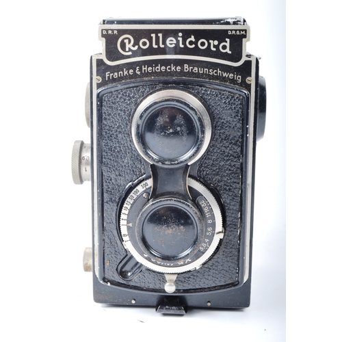 305 - A Rolleicord Twin Lens Reflex roll film camera, stamped Franke & Heidecke Braunschweig - D.R.P. Fitt... 