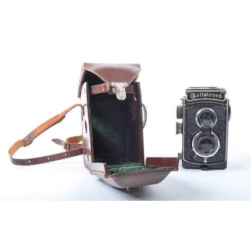 305 - A Rolleicord Twin Lens Reflex roll film camera, stamped Franke & Heidecke Braunschweig - D.R.P. Fitt... 