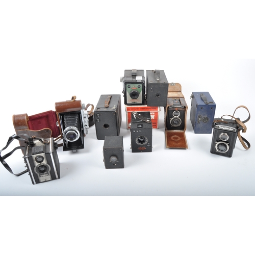 307 - A mixed collection of vintage cameras. Models are: 2 x Voigltlander Brillant - lens 7.5cm f 3.5 (bla... 