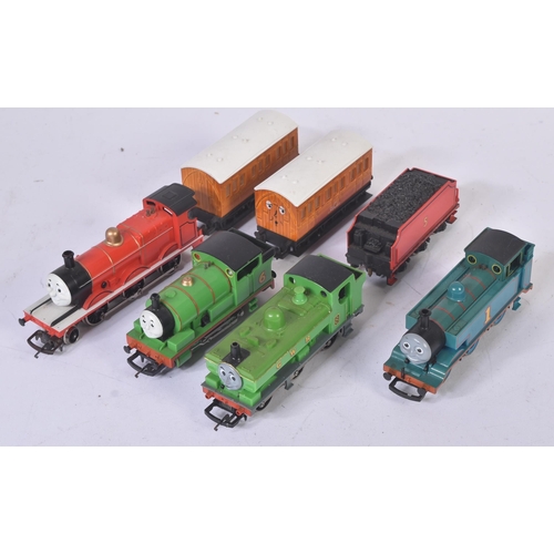 104 - A collection of Hornby made Thomas The Tank Engine OO gauge model railway trainset locomotive engine... 