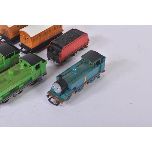 104 - A collection of Hornby made Thomas The Tank Engine OO gauge model railway trainset locomotive engine... 