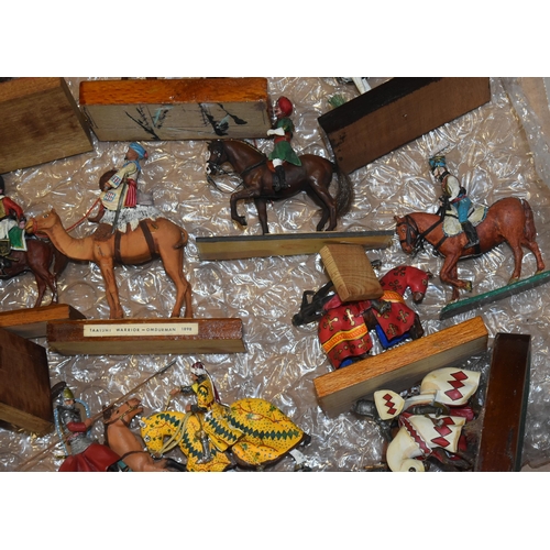 105 - A large collection of assorted vintage lead and plastic toy soldier figurines. Many horse back mount... 