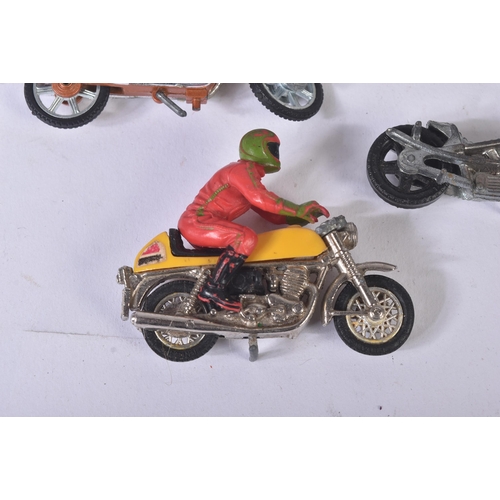 123 - A collection of assorted vintage Britain's and Lesney made diecast and plastic model motorcycle / mo... 