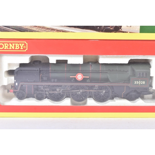 128 - An original Hornby OO gauge model railway trainset locomotive set No. R2168 British Railways 4-6-2 M... 