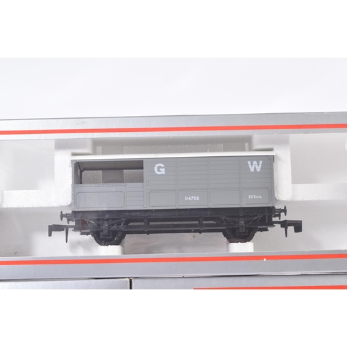 141 - A collection of x5 Lima made O gauge model railway trainset locomotive rolling stock wagons comprisi... 