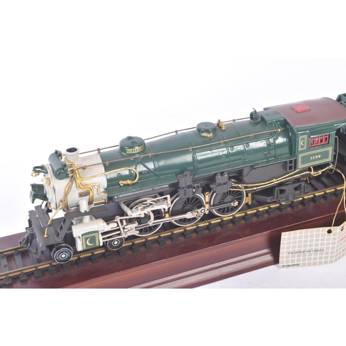 157 - An original Franklin Mint made HO / OO gauge model railway trainset locomotive engine. The loco bein... 