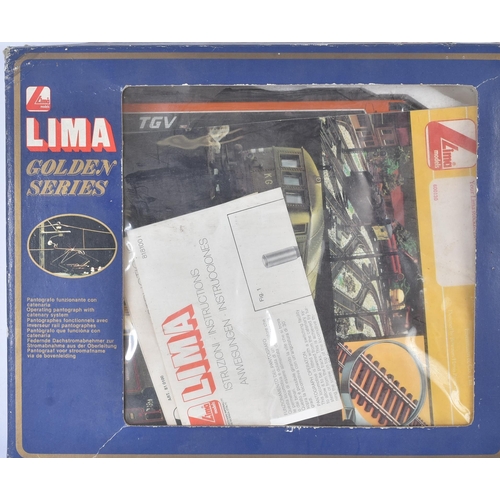 159 - A vintage Lima ' Golden Series ' OO gauge model railway trainset locomotive set No. 149711. The set ... 