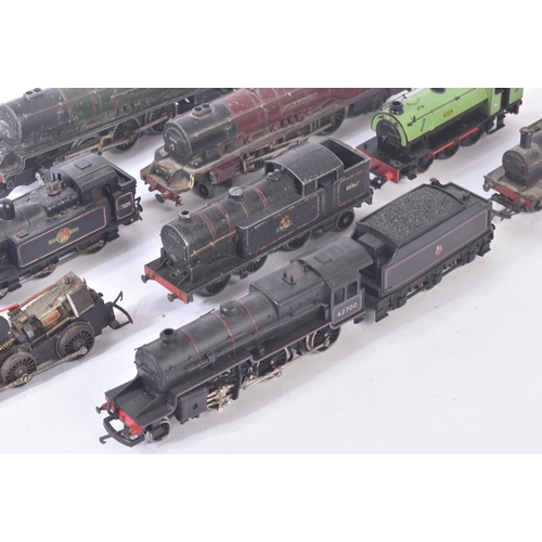 162 - A collection of assorted vintage OO gauge model railway trainset locomotive engines to include; Duch... 