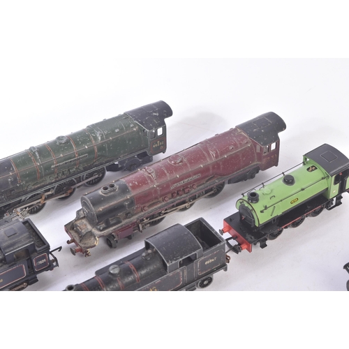 162 - A collection of assorted vintage OO gauge model railway trainset locomotive engines to include; Duch... 