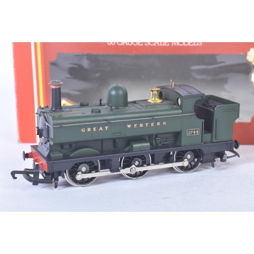 171 - Two vintage Hornby OO gauge model railway trainset locomotive engines comprising; R261 Southern Rail... 